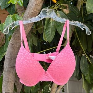 Pink Victoria’s Secret Lace Lined Bra in Pink !